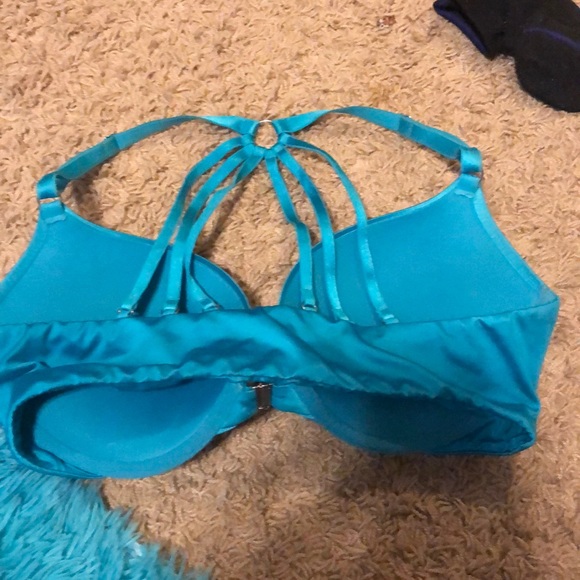 Victoria Secret Very Sexy Push up Bra! - Picture 2 of 4
